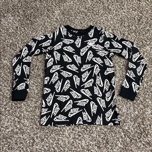 Nike Boy Graphic Long Sleeve Size M